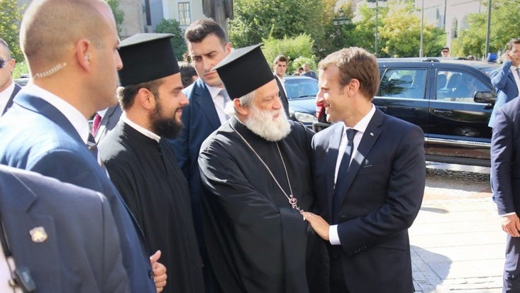 Η σύντομη συζήτηση του Μακρόν με τον πάτερ Θωμά στη Μητρόπολη